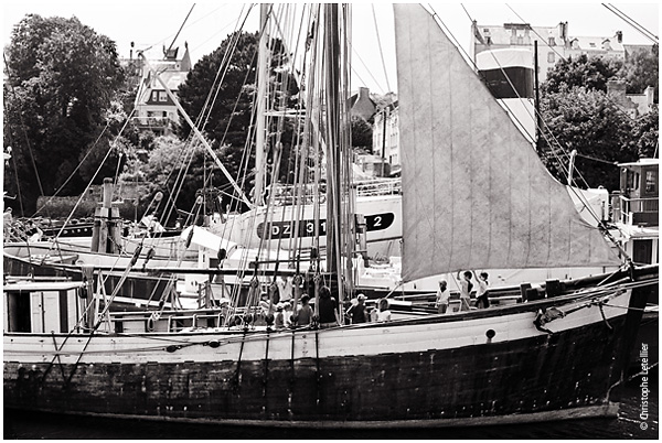 Voilier de transport de poisson : la gal&eacute;asse Anna Rosa,fleuron de la flotte thoni&egrave;re d'avant-guerre. &copy; Juillet 2006 Christophe Letellier tous droits r&eacute;serv&eacute;s. Sailing ship of transport of fish: gal&eacute;asse Anna Rosa, floret of the tunny fleet of pre-war period. &copy; Juillet 2006 Christophe Letellier all rights reserved. 
