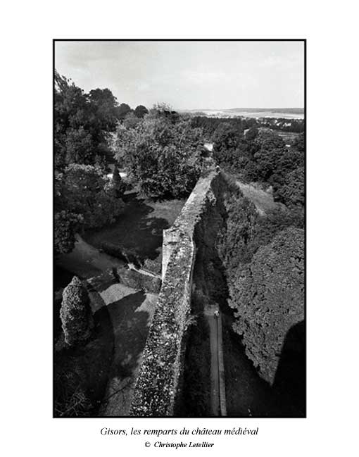 Photo noir et blanc de la galerie "Haute Normandie". Mur d'enceinte fortifi&eacute; d&eacute;limitant le parc et les remparts du ch&acirc;teau de Gisors. &copy; Septembre 1998 Christophe Letellier tous droits r&eacute;serv&eacute;s.