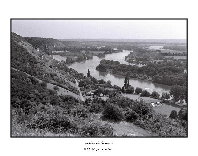 Photo noir et blanc de la galerie " Haute-Normandie ". Panorama de la Vall&eacute;e de Seine depuis la " C&ocirc;te des deux amants".  &copy; Juin 2005 Christophe Letellier, tous droits r&eacute;serv&eacute;s.