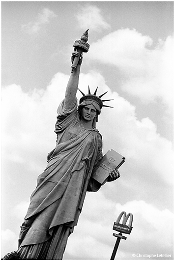 Statue de la Libert-rplique situe  Barentin