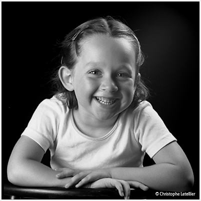 Photo portrait en noir et bllanc d'une jeune fille© 2004 Christophe Letellier tous droits réservés.