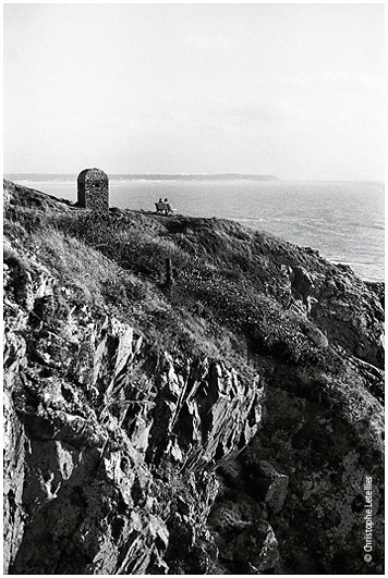 Photo noir et blanc de la galerie " La baie du Mont Saint Michel ". Les falaises de la Pointe du Roc,Granville,Manche. © Octobre 2002 Christophe Letellier tous droits réservés. Pour revenir à la galerie, cliquez sur la photo.