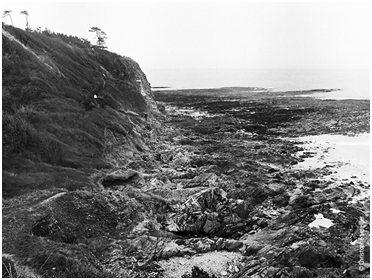 Photo noir et blanc de la galerie " La baie du Mont Saint Michel ". Paysages en noir et blanc à marée basse,Granville,récifs de la Crête. © Février 2005 Christophe Letellier, tous droits réservés. Pour revenir à la galerie, cliquez sur la photo.