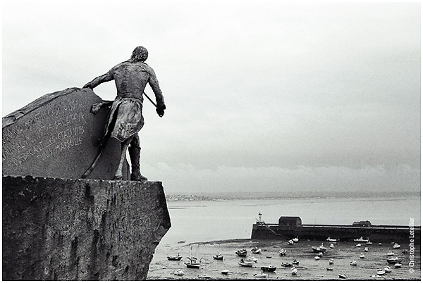 Photo noir et blanc de la galerie " La baie du Mont Saint Michel ". Georges-René PLEVILLE LE PELLEY, corsaire granvillais ( 1726-1805) , amiral de vaisseau, ministre. © Juillet 2005 Christophe Letellier,tous droits réservés. Pour revenir à la galerie, cliquez sur la photo.