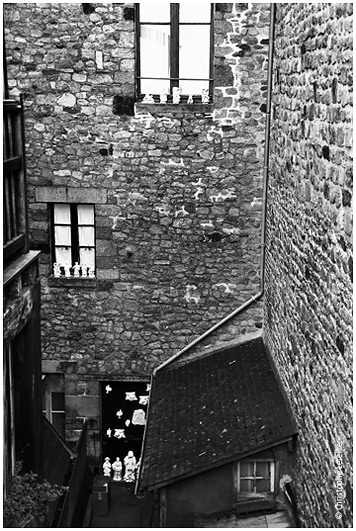 Arrière cour d'une habitation du Mont St Michel. © Mars 2007, Christophe Letellier, tous droits réservés. Pour revenir à la galerie, cliquez sur la photo.