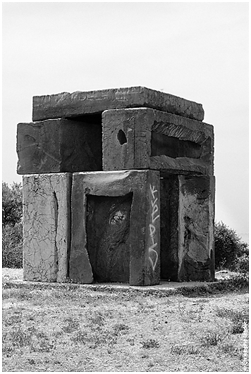 Photo d'un monument bordant le Fort du Mont Alban &agrave; Nice. &copy; juillet 2010 Christophe Letellier tous droits r&eacute;serv&eacute;s. 