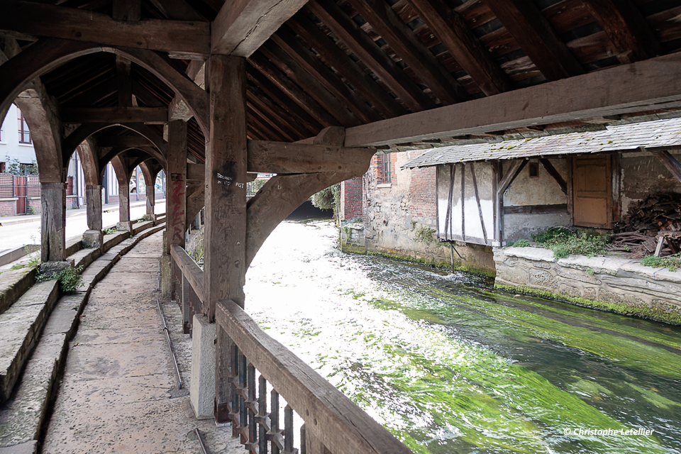 Photo en couleur du vieux lavoir de la ville de Gisors © 2014 Christophe Letellier all rights reserved. 