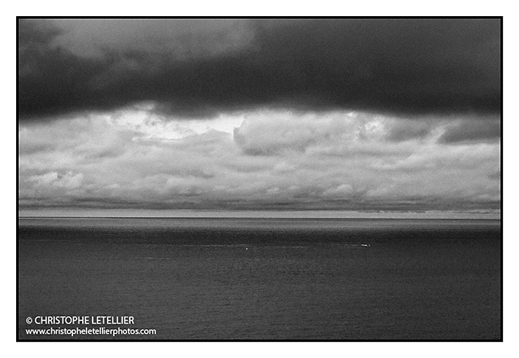 "DEPRESSION AU DESSUS DE LA MANCHE".Photo noir et blanc dune grosse depression atmospherique au dessus de la Manche © 2013 Christophe Letellier tous droits réservés. Pour revenir à la galerie, faites un clic-gauche sur la photo.