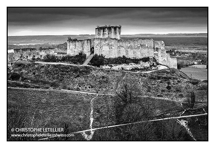 Photo noir et blanc du chateau Gaillard des Andelys. Un fleuron des chateaux forts du Moyen Age. Une veritable forteresse sur les hauteur de la Vallée de Seine. © 2014 Christophe LETELLIER