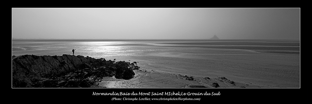 Photo panoramique en noir et blanc de la petite chapelle d'Heudicourt en Normandie. Un beau paysage hivernal de la Normandie sous la neige &copy; 2011 Christophe LETELLIER, tous droits r&eacute;serv&eacute;s. Reproduction interdite sans autorisation pr&eacute;alable de l&rsquo;auteur. Pour revenir &agrave; la galerie, cliquez sur la photo.