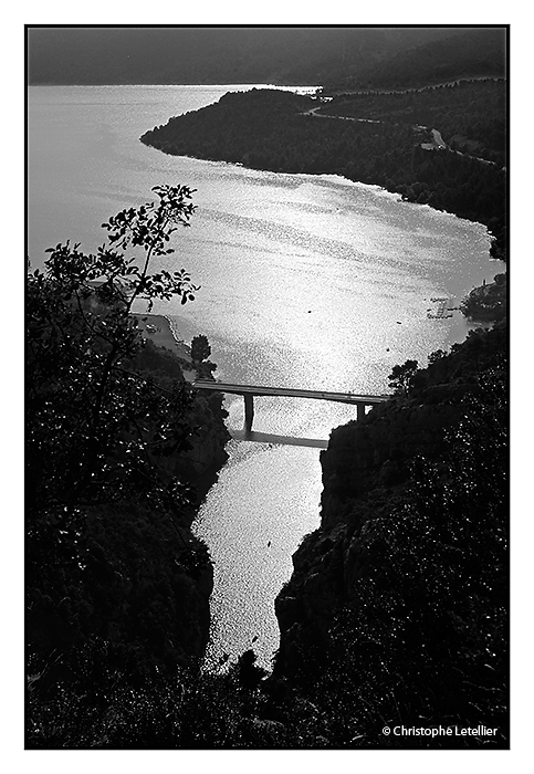 "LE LAC DE SAINTE CROIX"; Photo en noir et blanc du lac de Sainte Croix à l'entrée du Grand Canyon des Gorges du Verdon. © juillet 2010 Christophe Letellier tous droits réservés. 